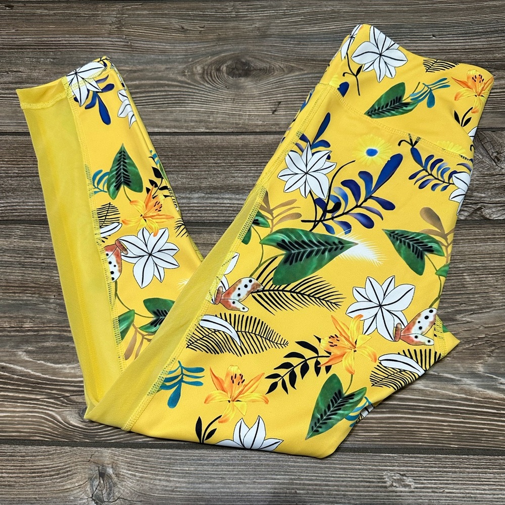 Zyia Floral Reflective Mesh Light n Tight 7/8 Leggings